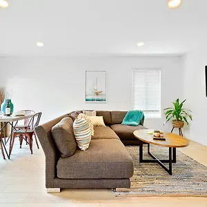 Deluxe I & Ii Newport Beach