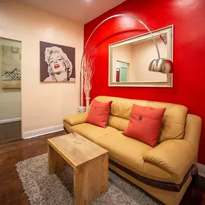 private-room-in-a-family-apartment-15-minutes-to-times-square.us-newyorkcity.com/