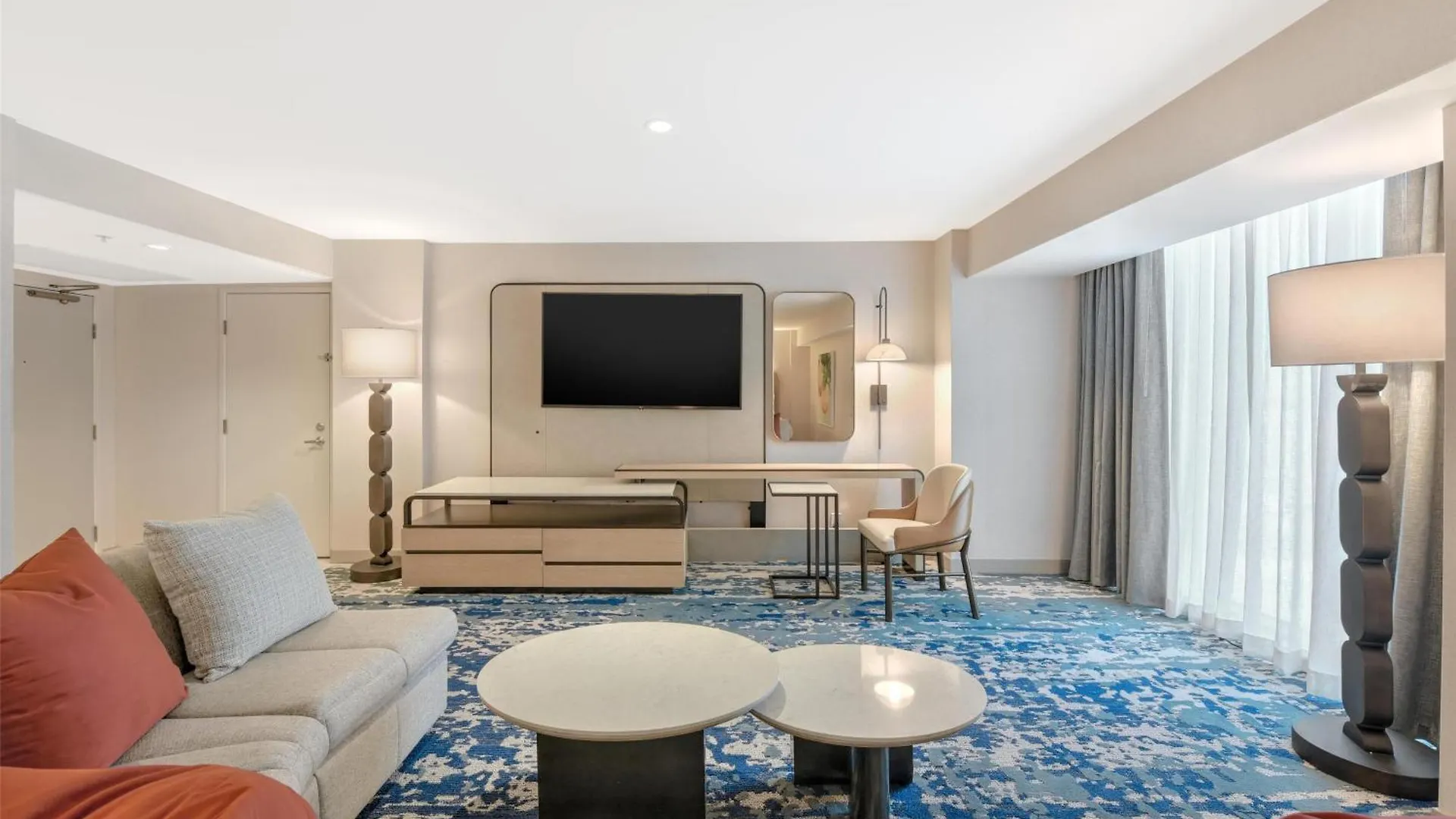 Hilton Anaheim Hotel 4*,