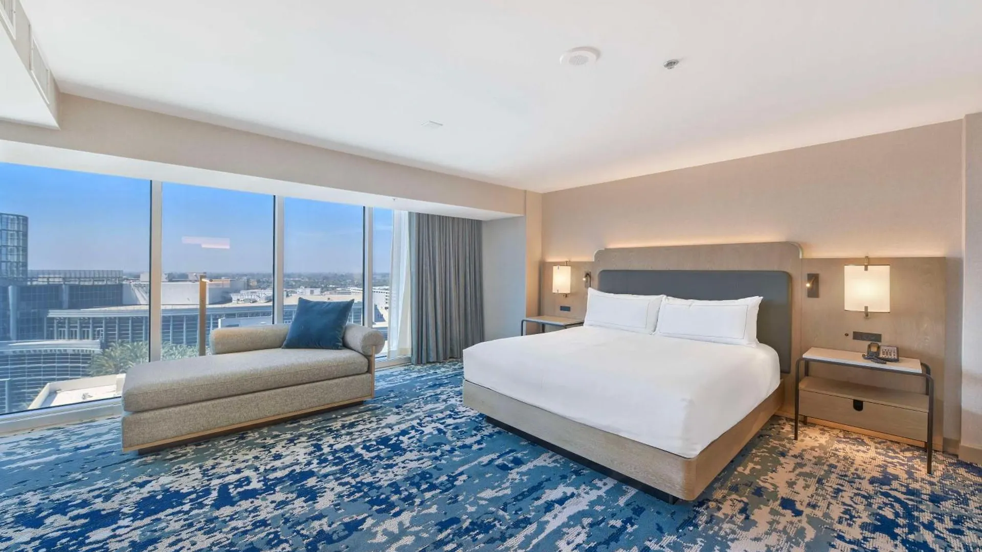 Hilton Anaheim Hotel 3*,